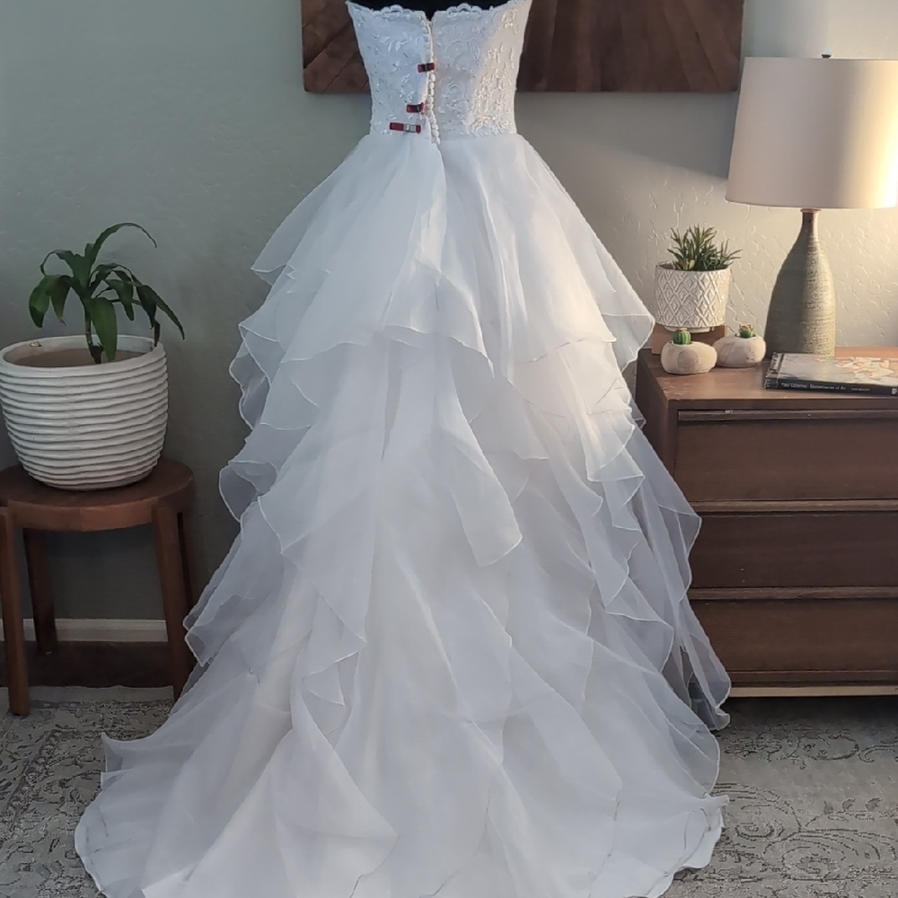 DAVID'S BRIDAL Organza Wedding Ball Gown - Picture 11 of 14